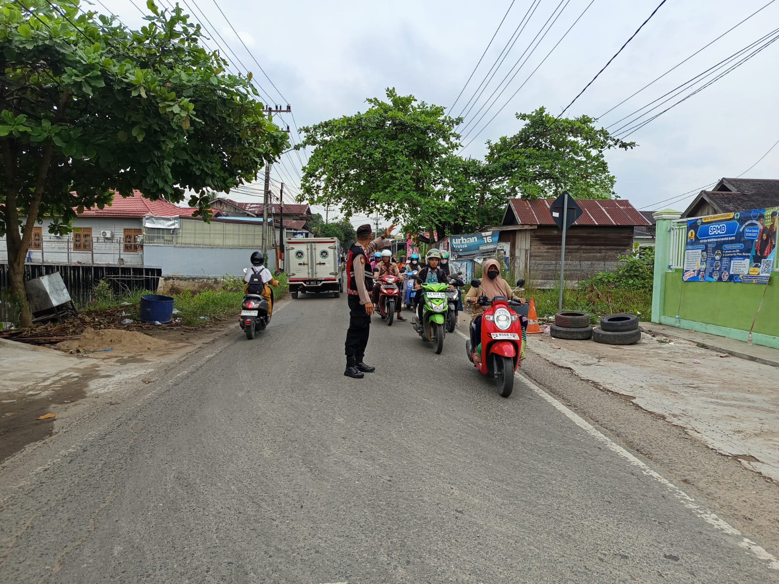 Polsek Banjang Gelar Patroli dan Pengaturan Lalu Lintas Guna Ciptakan Situasi Kamtibmas yang Kondusif