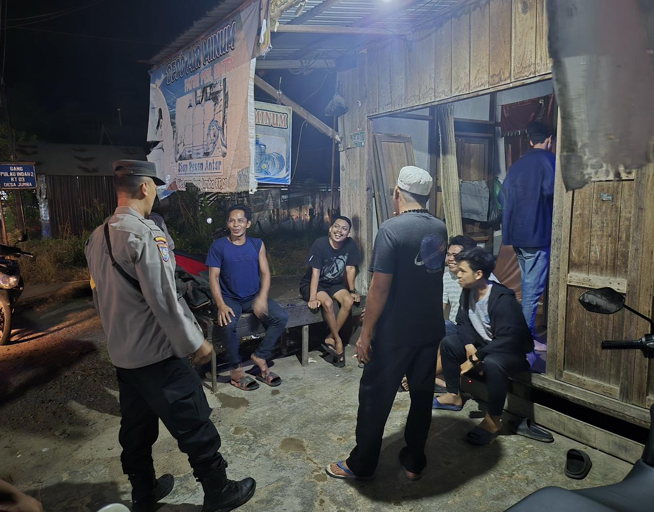 Polsek Amuntai Selatan Gelar Patroli Dialogis di Desa Jumba, Perkuat Kondusifitas Kamtibmas dan Kedekatan dengan Warga