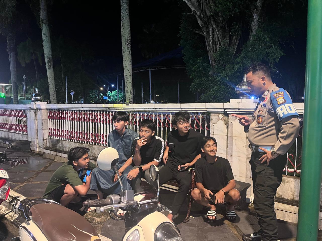 Polsek Amuntai Tengah Gencarkan Patroli Malam dan Sambang Warga, Wujudkan Situasi Aman dan Kondusif di Wilayah Hukum Polres HSU