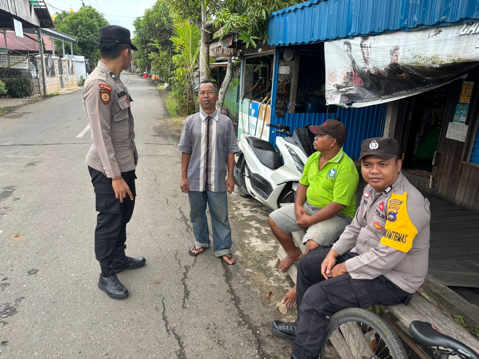 Polsek Danau Panggang Gelar Patroli Dialogis, Sambang dan Sosialisasi di Desa Sungai Panangah untuk Jaga Kamtibmas Kondusif