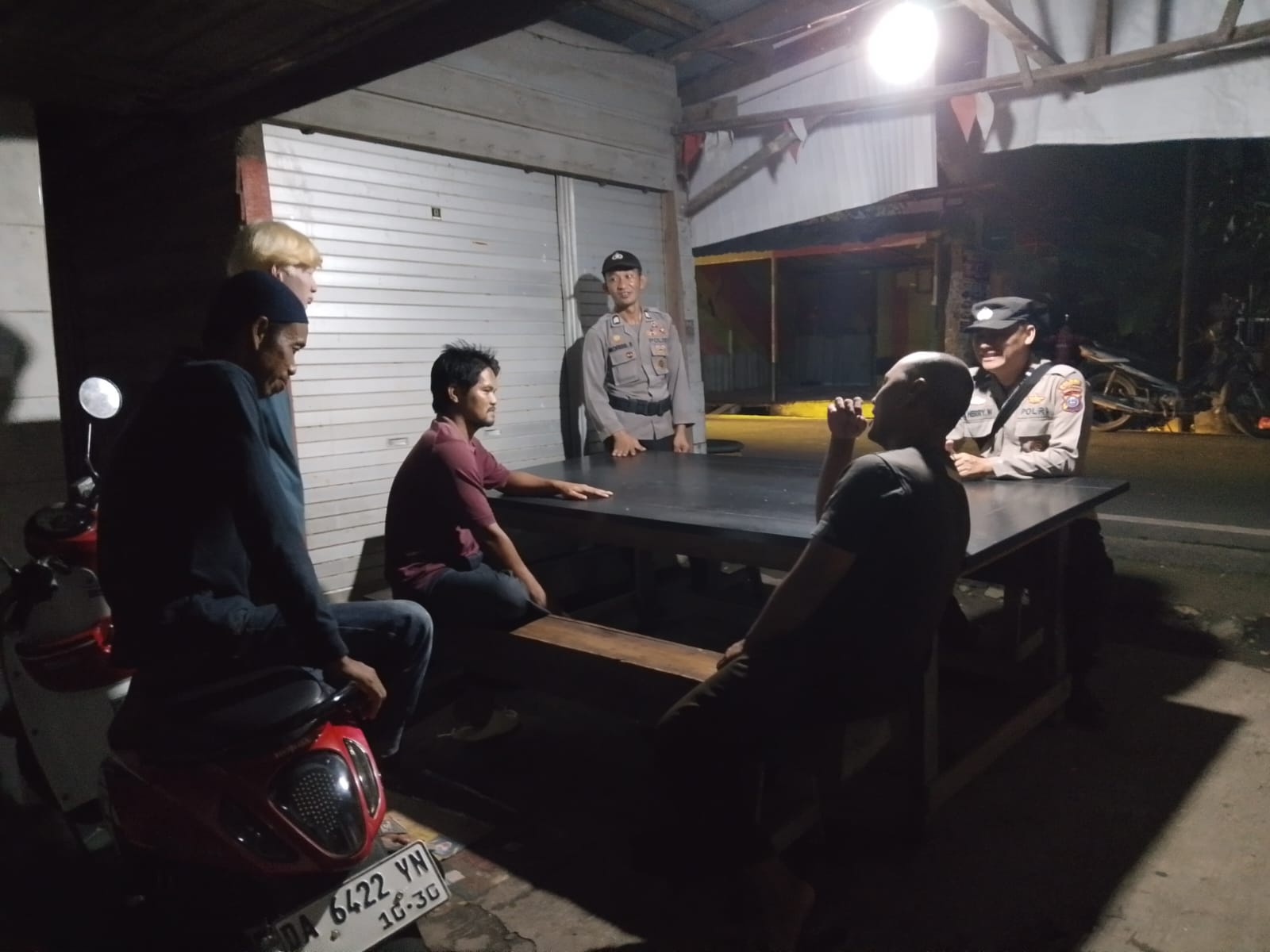 Polsek Amuntai Selatan Gelar Patroli Dialogis, Wujud Nyata Upaya Polres HSU Jaga Kondusifitas Kamtibmas di Malam Hari