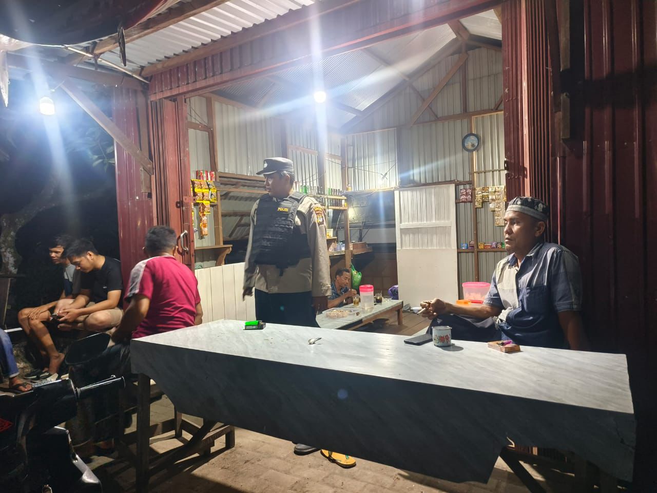 Polsek Amuntai Utara Laksanakan Patroli Dialogis, Dukung Program Beyond Trust dan Cegah Aksi Premanisme di Wilayah Hukum Polres HSU