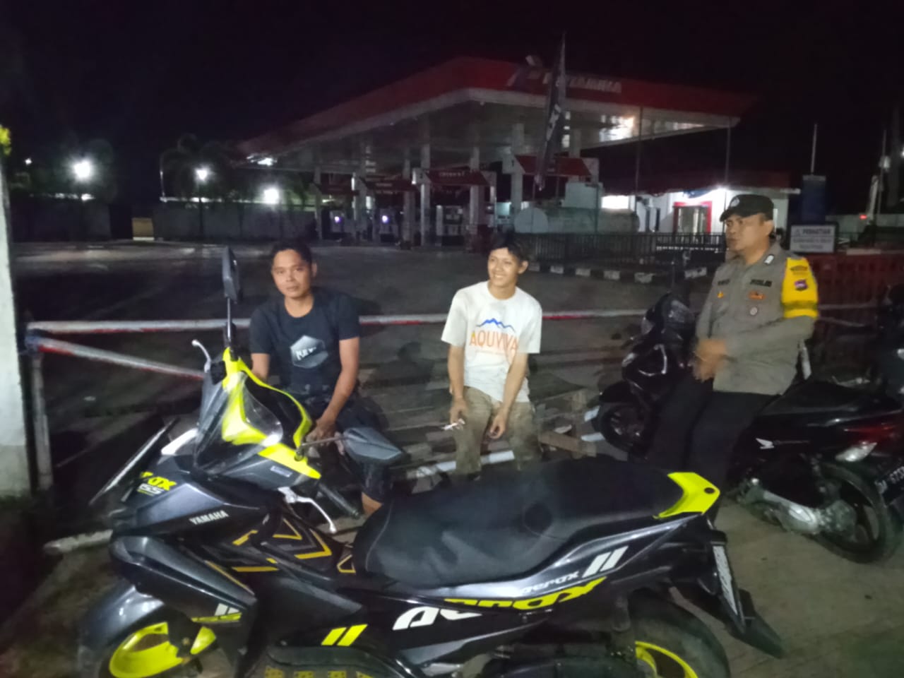 Polsek Amuntai Utara Gelar Patroli Dialogis dan Sambang di Desa Tayur, Jaga Kamtibmas Kondusif di Malam Hari