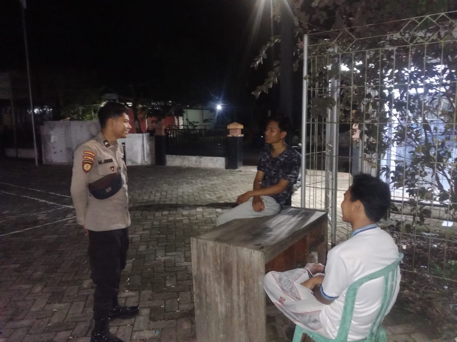 Polsek Babirik Gelar Patroli Dialogis dan Sambang, Perkuat Keamanan Wilayah pada Malam Hari