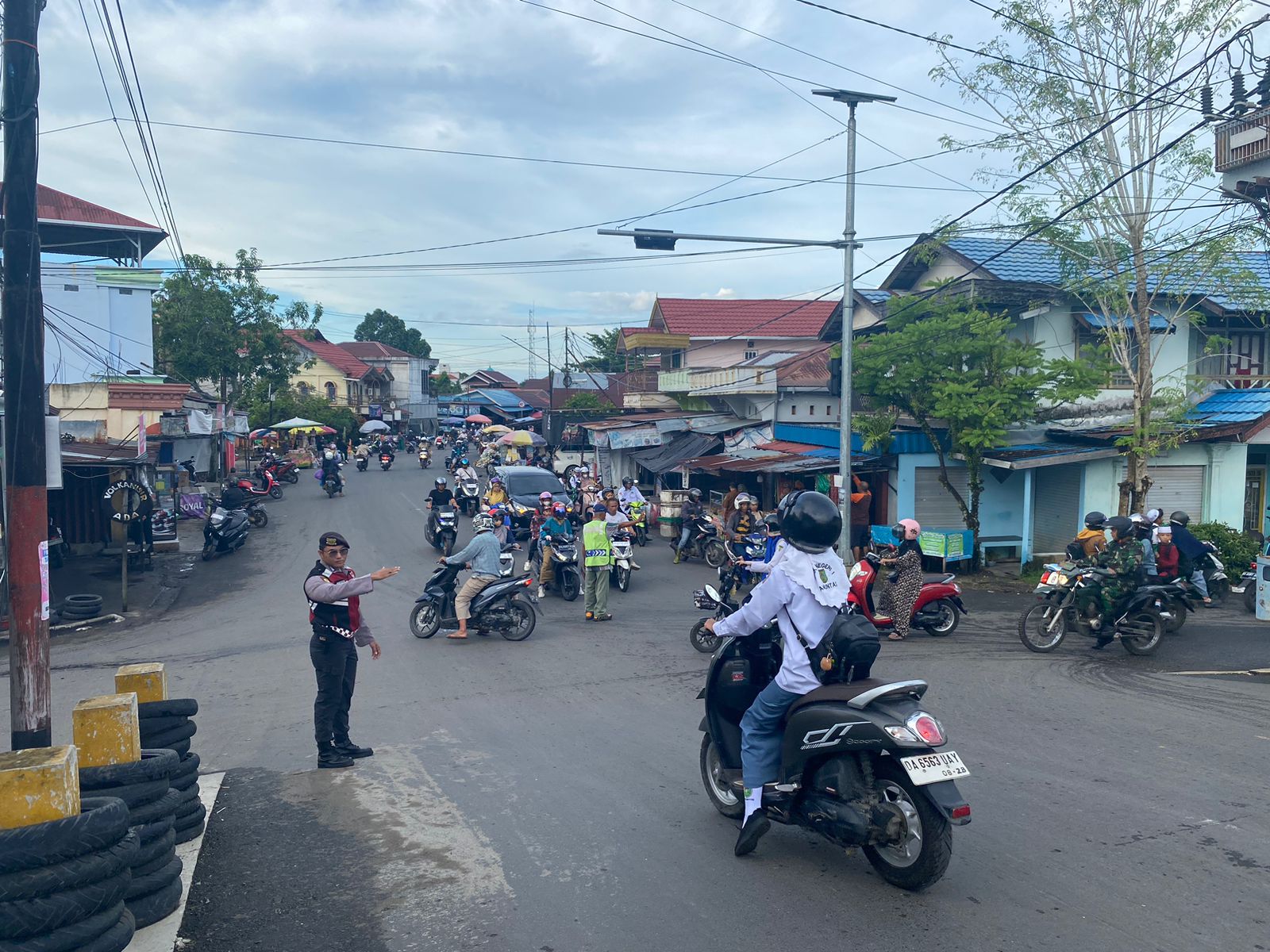 Sat Samapta Polres HSU Laksanakan Pengaturan Lalu Lintas di Simpang 4 Turjam Baypas, Ciptakan Kondisi Aman dan Lancar