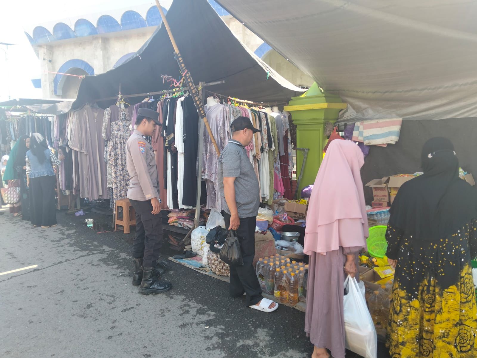 Patroli Dialogis di Pasar Senin Telaga Silaba, Polsek Amuntai Selatan Perkuat Kamtibmas dan Kedekatan dengan Warga