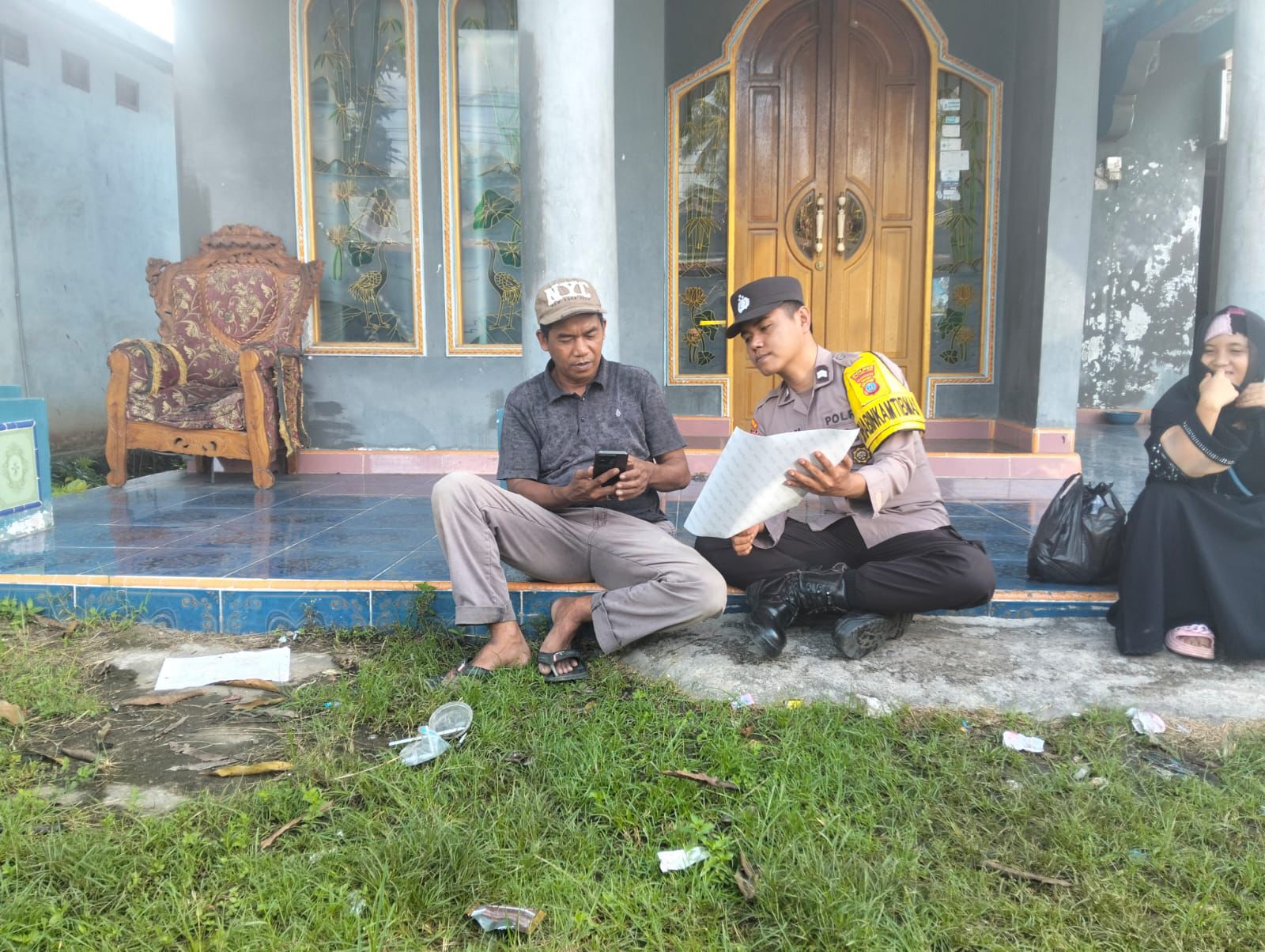 Polsek Amuntai Selatan Sosialisasikan Layanan Pengaduan Online Berbasis QR Code di Desa Telaga Silaba