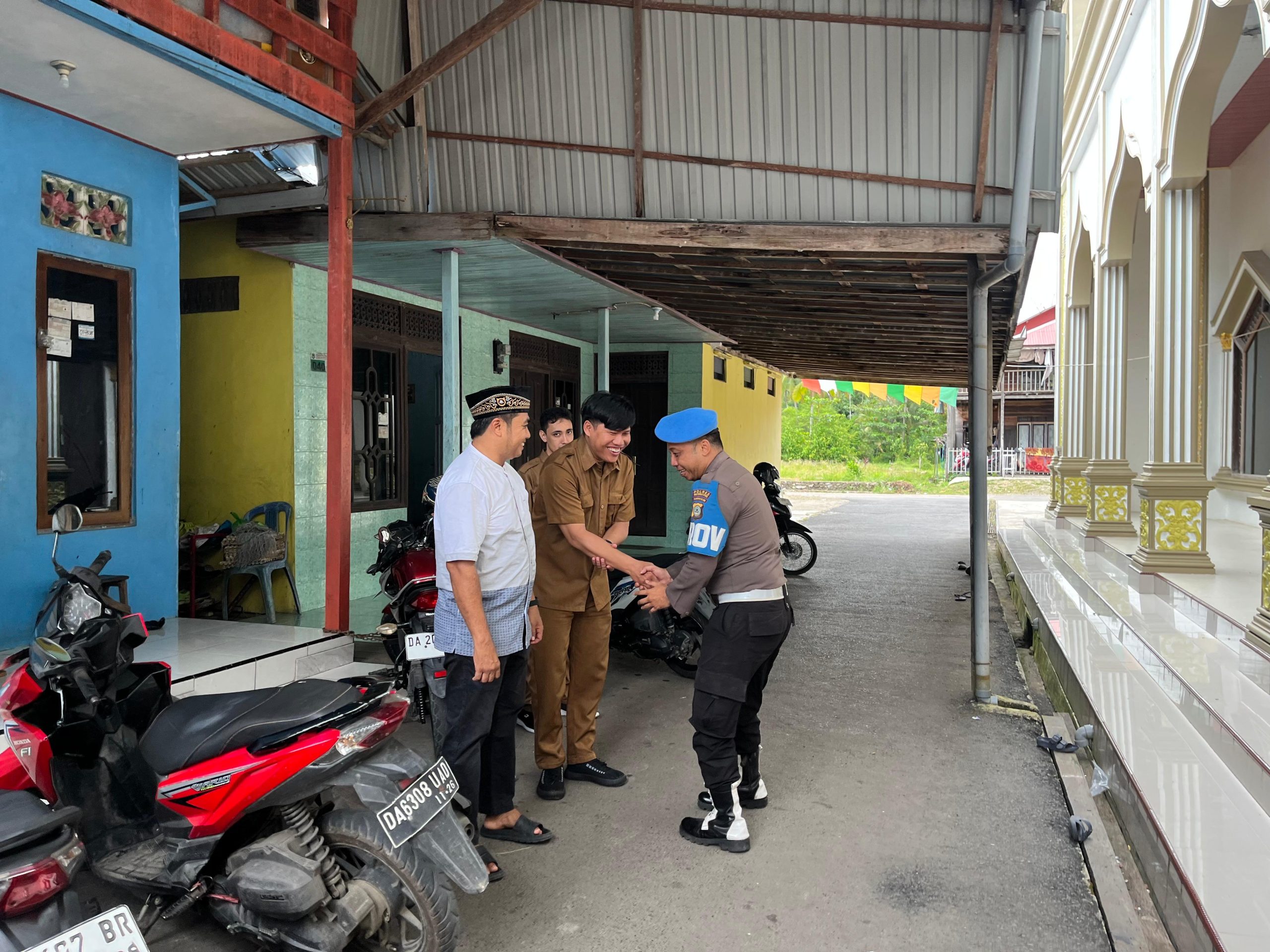 Polsek Amuntai Tengah Gelar Patroli Siang di Wilayah Padat Aktivitas, Pastikan Kamtibmas Aman dan Kondusif