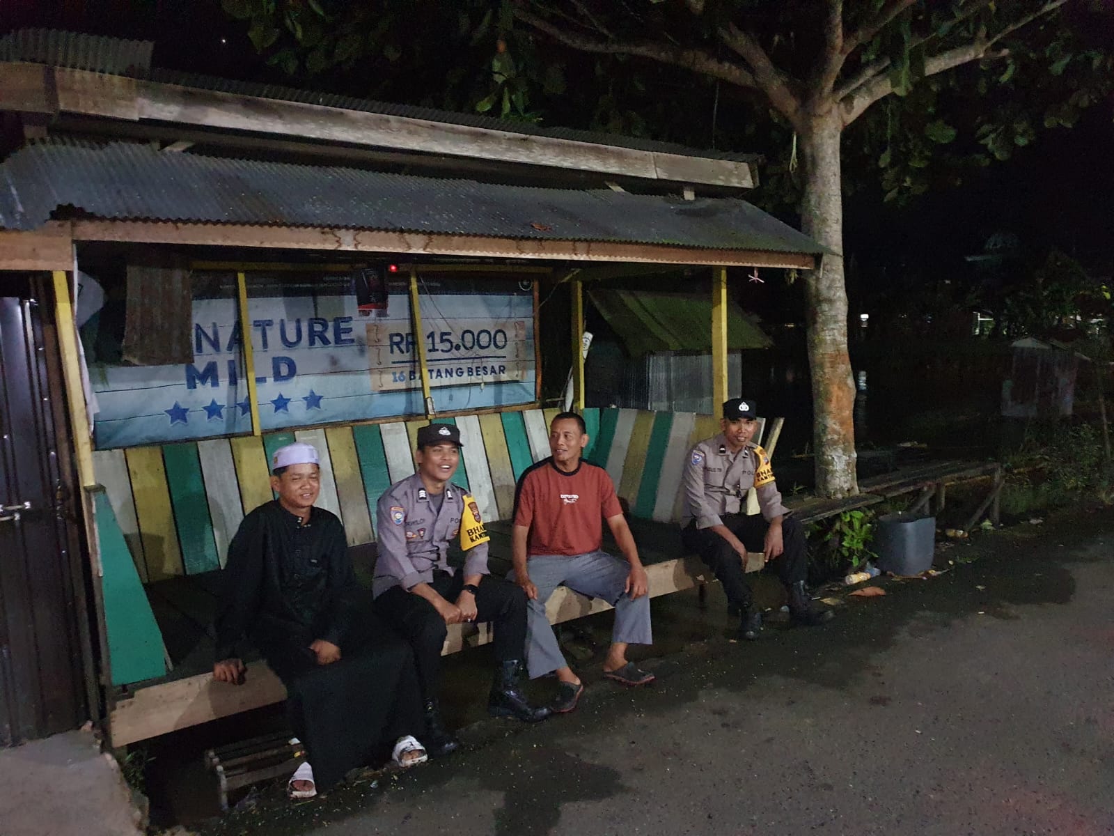 Polsek Sungai Pandan Laksanakan Patroli Dialogis dan Sambang Warga di Desa Sungai Tabukan, Wujud Nyata Upaya Ciptakan Kamtibmas Kondusif