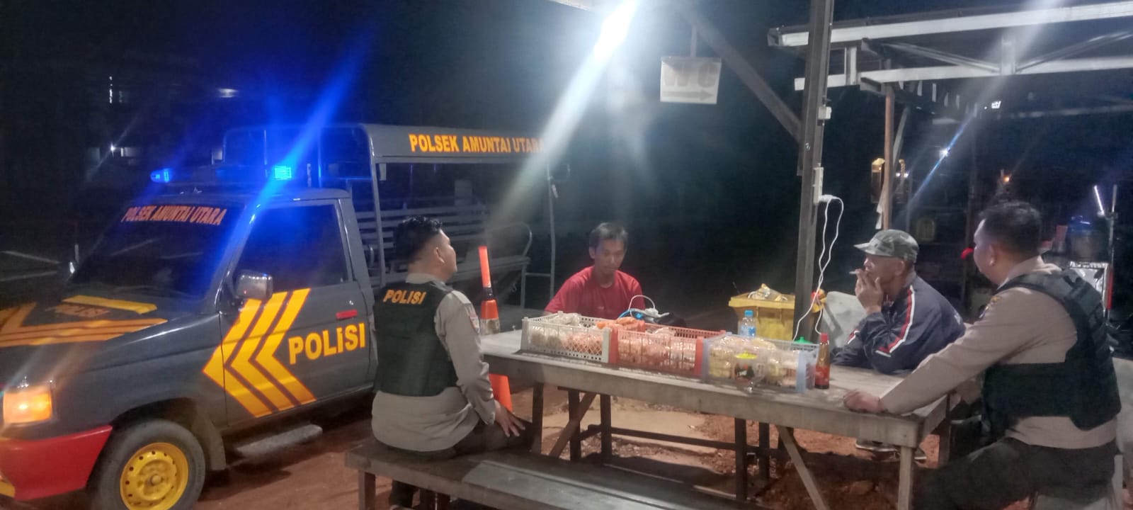 Polsek Amuntai Utara Gelar Patroli Dialogis dan Sambang Warga di Desa Tayur untuk Jaga Kamtibmas Aman dan Tertib