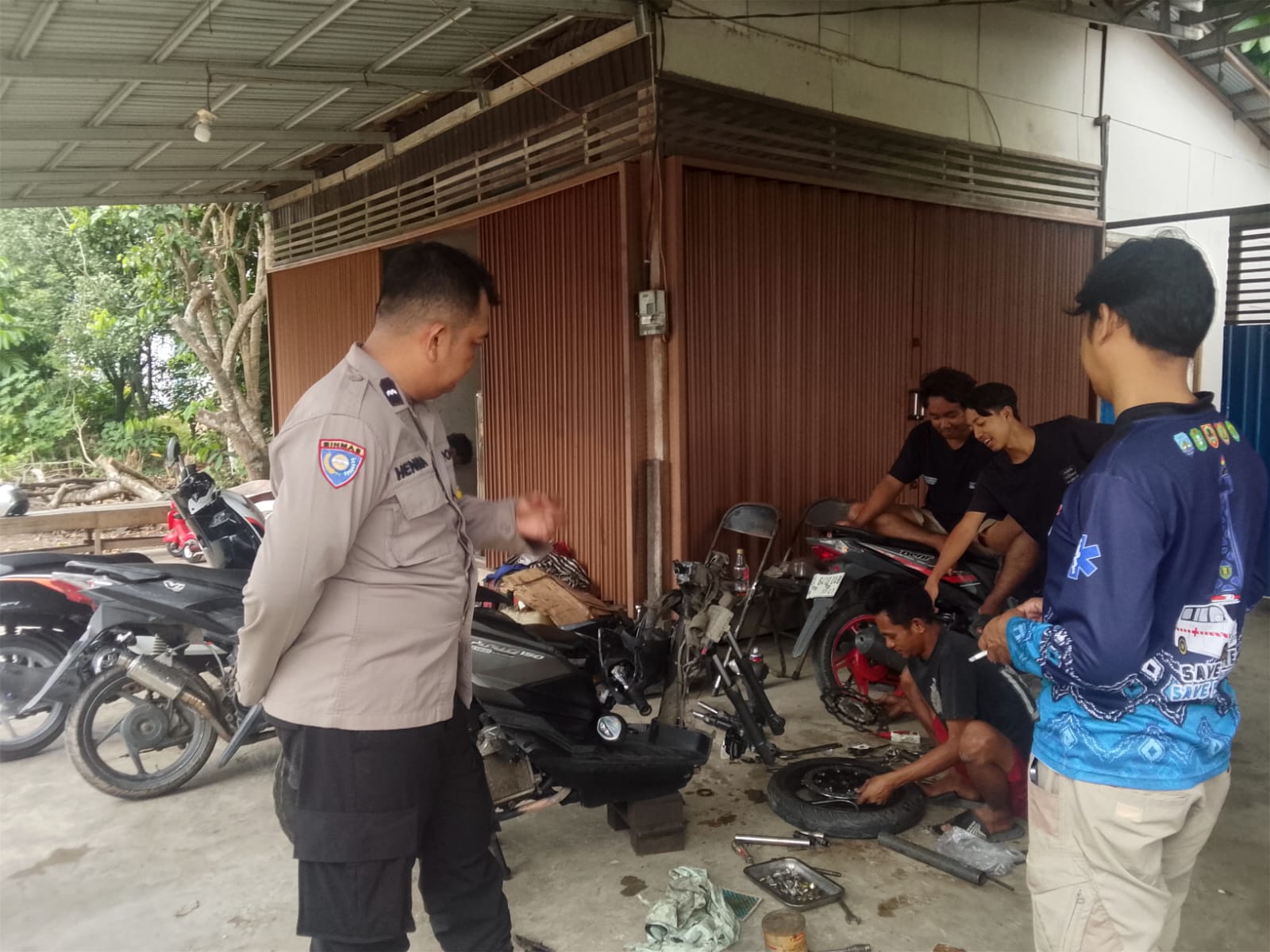 Polsek Amuntai Utara Gelar Patroli Dialogis dan Sambang di Desa Tayur untuk Jaga Kamtibmas Tetap Kondusif