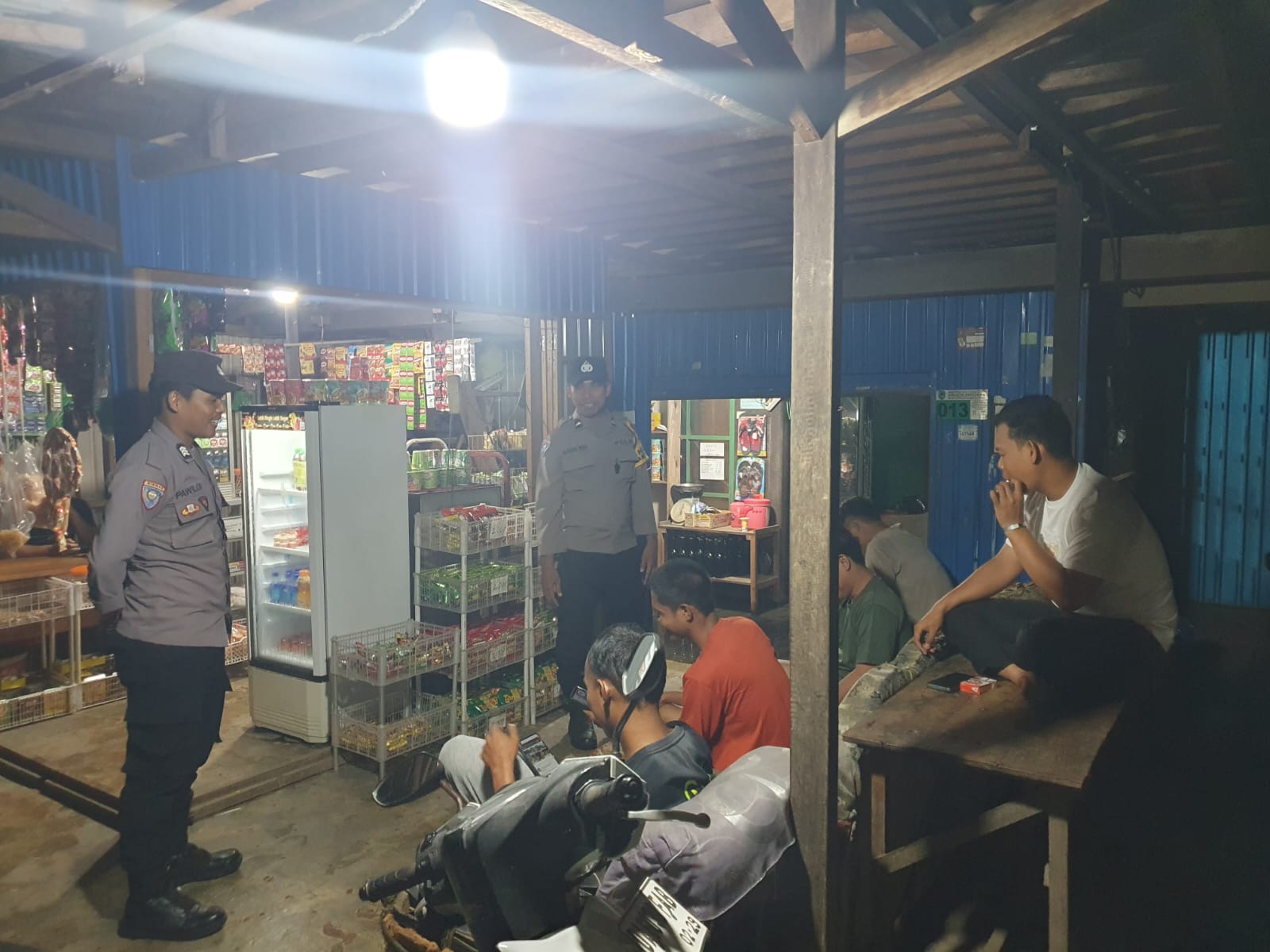 Polsek Sungai Pandan Gelar Patroli Dialogis dan Sambang di Desa Pematang Benteng untuk Jaga Situasi Aman dan Kondusif