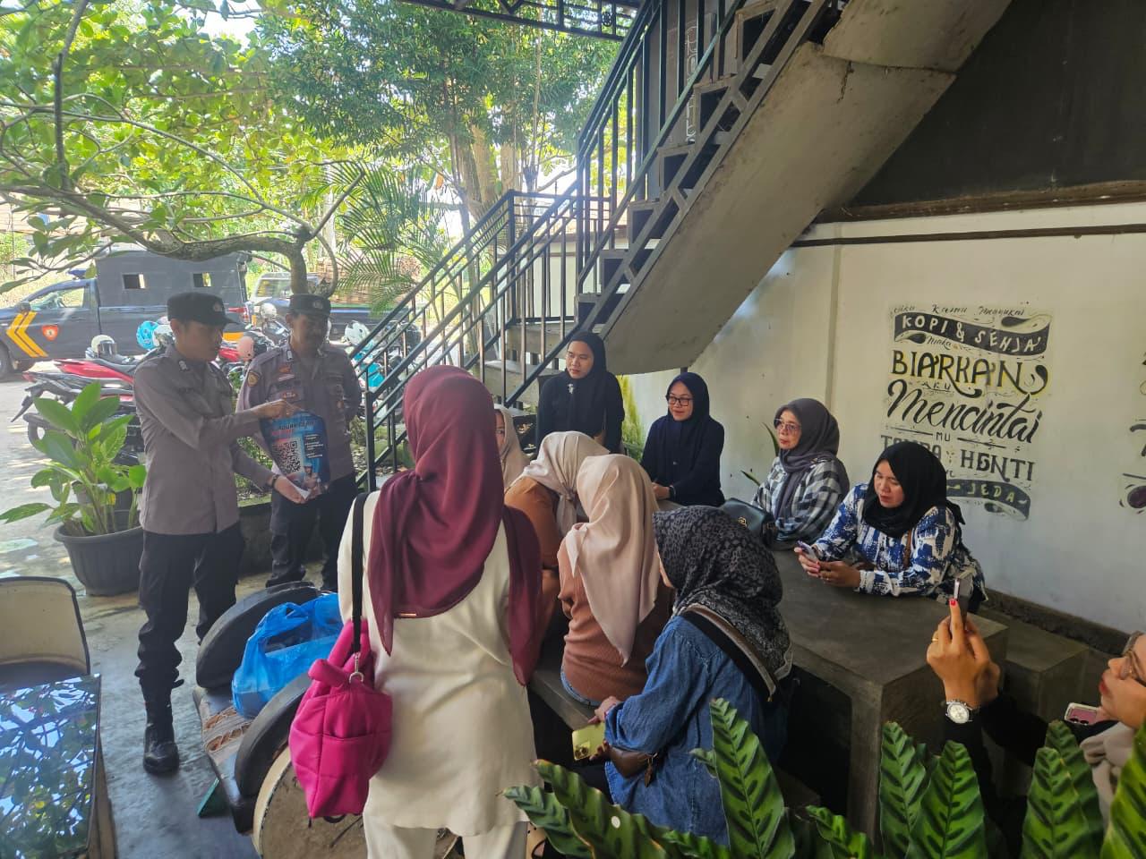 Polsek Amuntai Tengah Sosialisasikan Layanan Pengaduan Online Polri Lewat QR Code di Kelurahan Sungai Malang