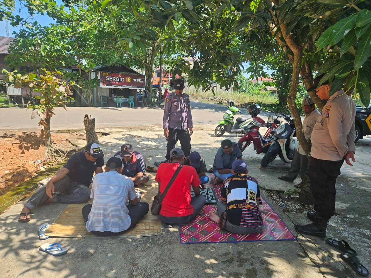 Polsek Amuntai Tengah Gelar Patroli Dialogis dan Sambang Masyarakat untuk Wujudkan Situasi Aman dan Kondusif