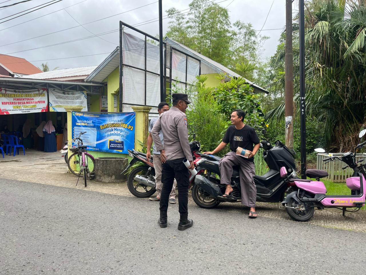 Polsek Amuntai Tengah Gelar Patroli Dialogis dan Sambang di Desa Tigarun untuk Wujudkan Situasi Kamtibmas Aman dan Kondusif