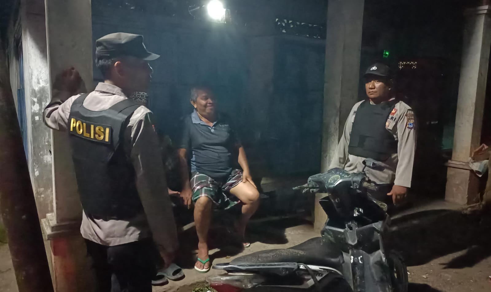 Polsek Banjang Gelar Patroli Dialogis di Desa Kalintamui untuk Wujudkan Kamtibmas Aman dan Kondusif