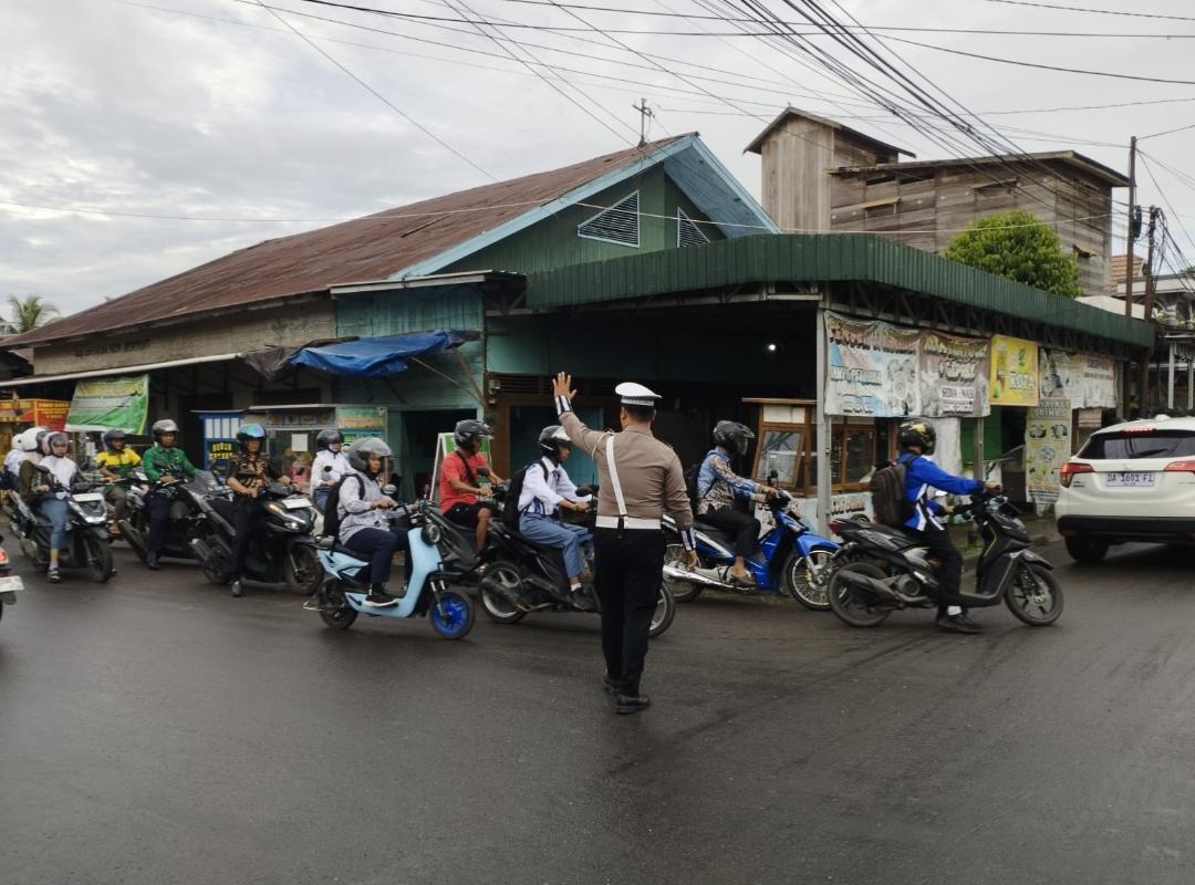 Satlantas Polres HSU Gelar Pengaturan Pagi di Sejumlah Titik Strategis, Wujudkan Kamseltibcar Lantas yang Kondusif