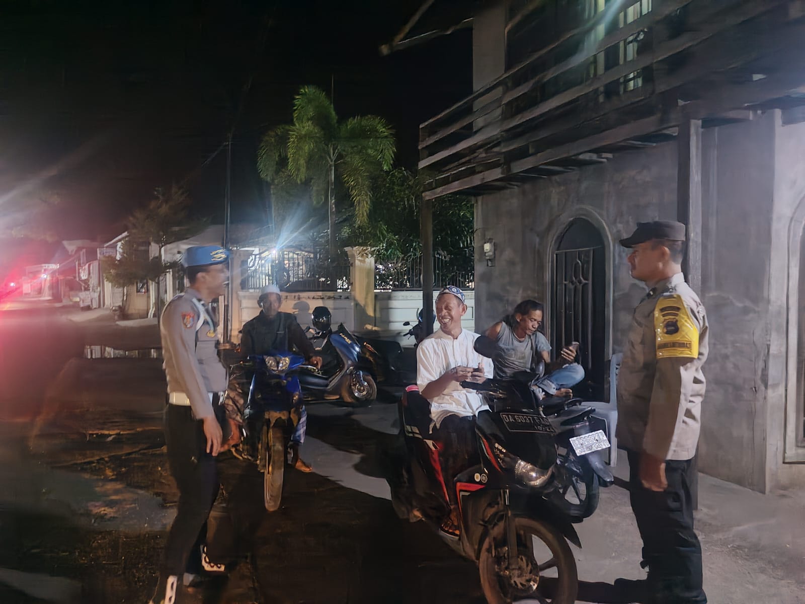 Polsek Amuntai Utara Gelar Patroli Malam untuk Jaga Kamtibmas di Desa Panangkalaan Hulu