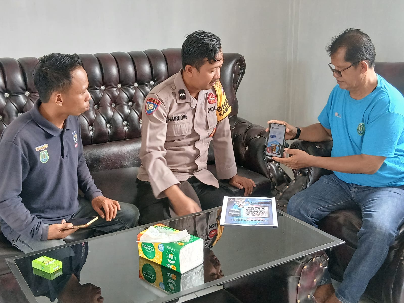 Polsek Sungai Pandan menggelar sosialisasi layanan pengaduan online berbasis QR Code