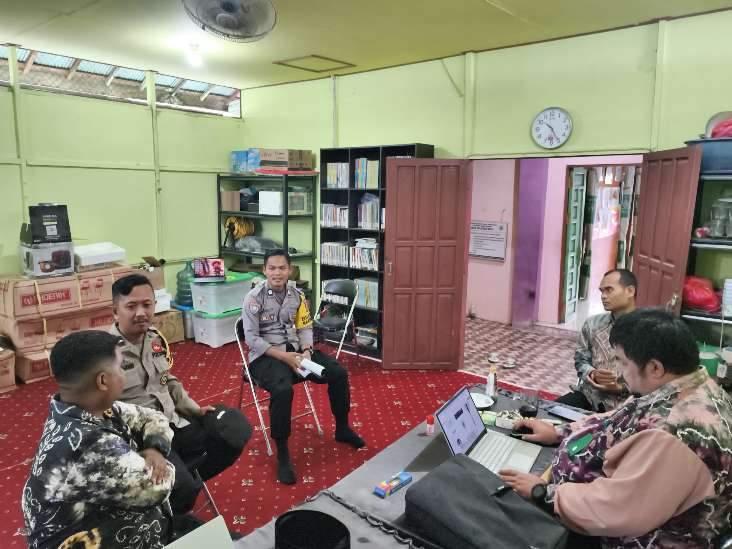 Polsek Sungai Pandan Gelar Patroli Dialogis dan Sambang Siang Hari di Desa Galagah Hulu