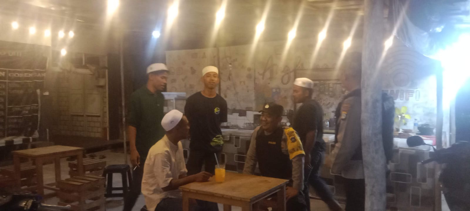 Polsek Amuntai Utara Gelar Patroli Dialogis dan Sambang Warga, Jaga Kondusifitas Desa Tayur