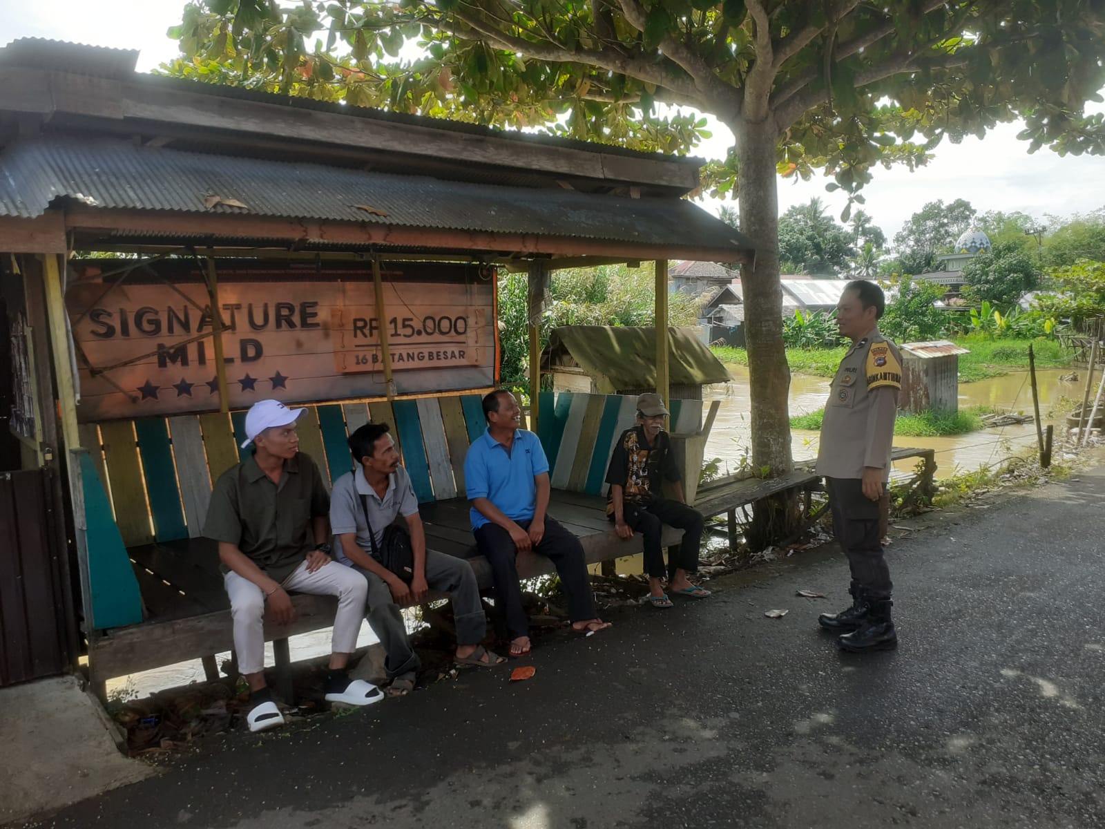 Polsek Sungai Pandan Laksanakan Patroli Dialogis dan Sambang, Perkuat Sinergi dengan Masyarakat