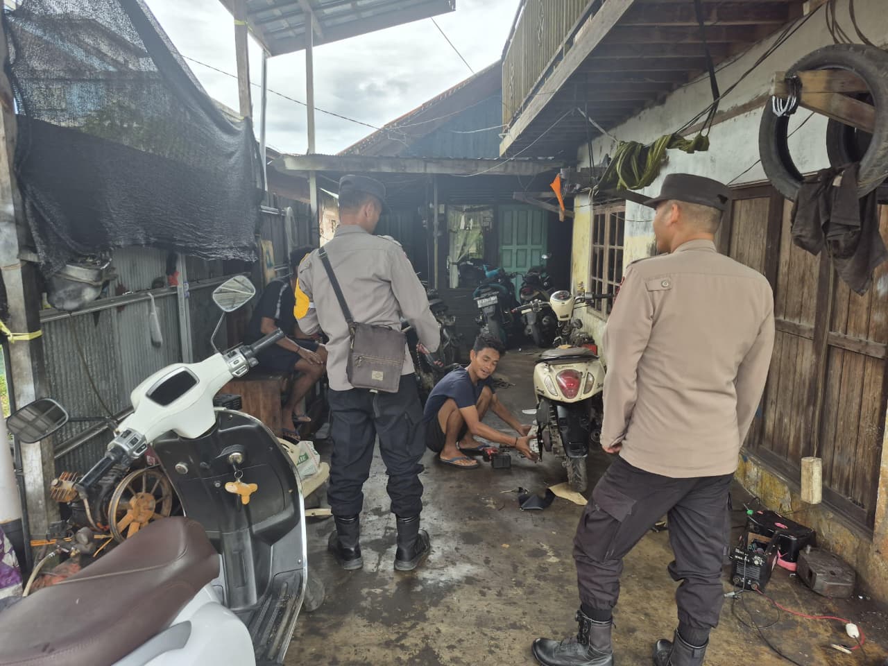 Patroli Dialogis, Sambang dan Sosialisasi, Polsek Amuntai Selatan Perkuat Kamtibmas di Desa Mamar
