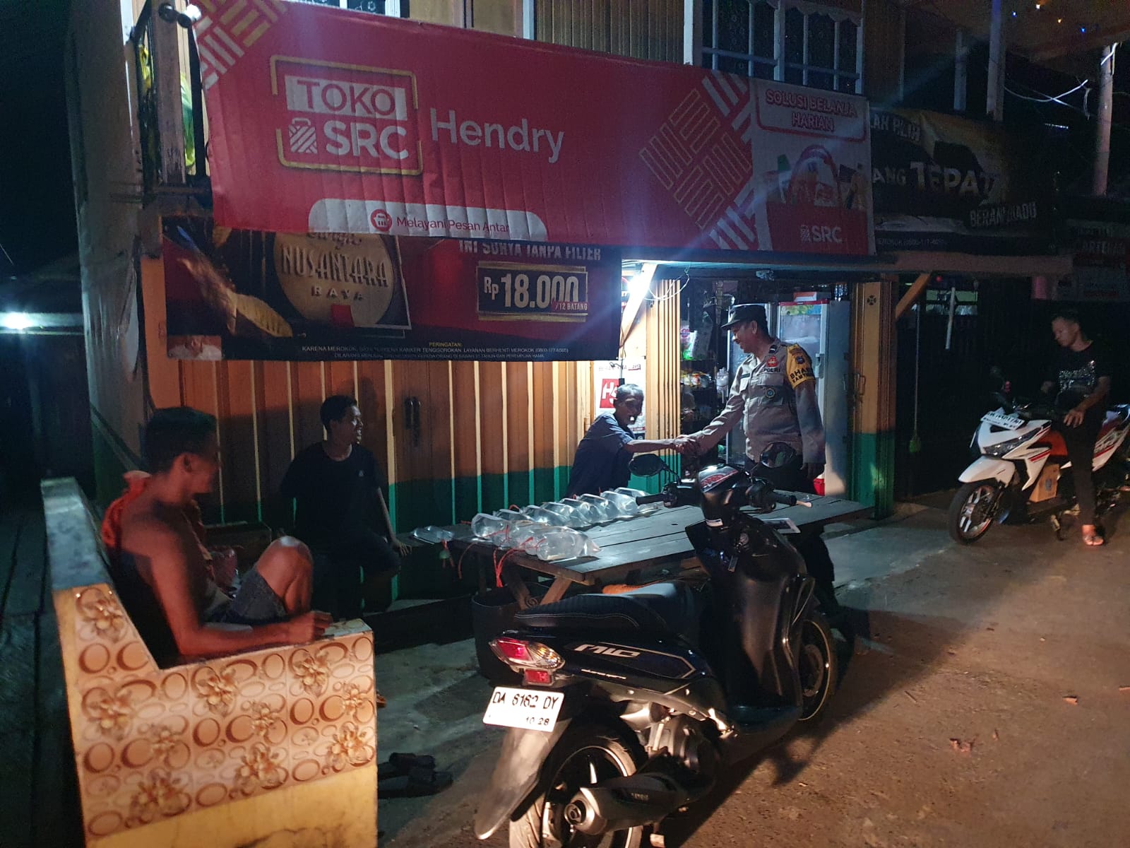 Polsek Sungai Pandan Laksanakan Patroli Dialogis dan Sambang di Desa Tabukan untuk Jaga Kamtibmas