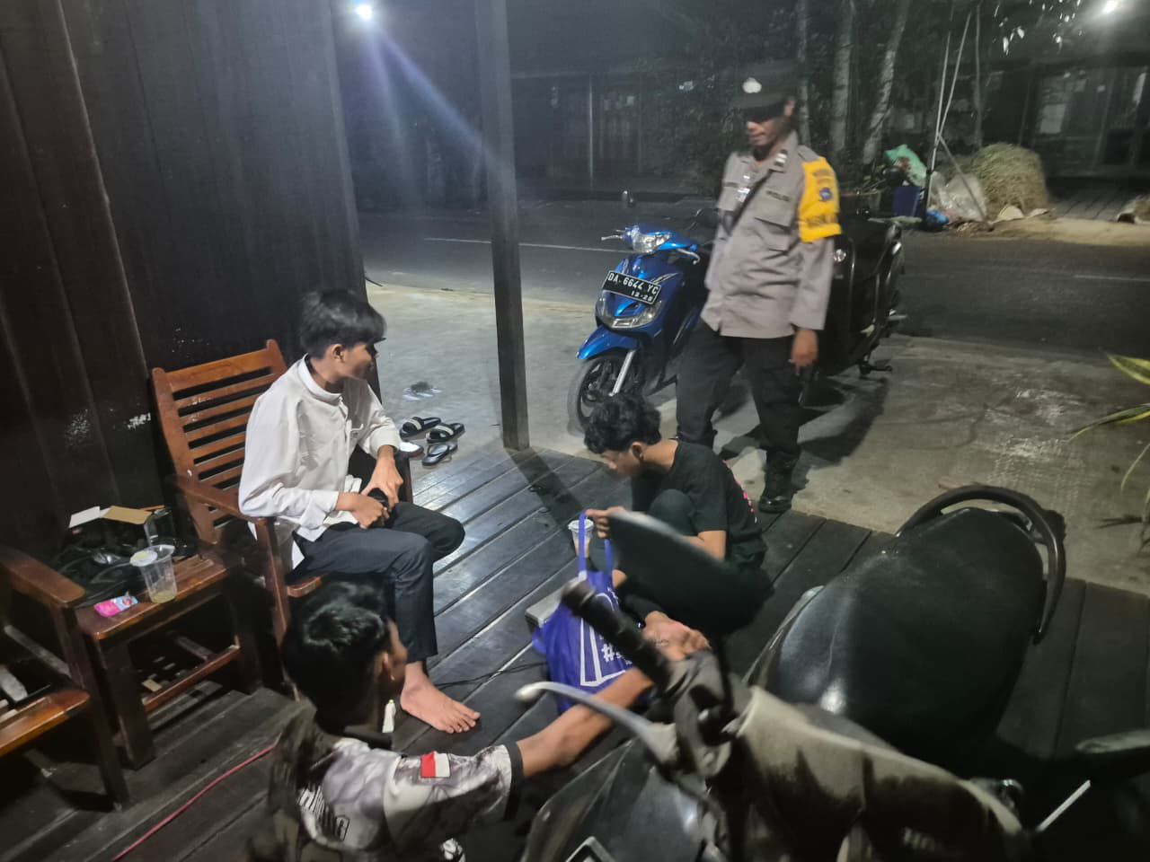 Polsek Amuntai Selatan Laksanakan Patroli Dialogis di Desa Keramat untuk Jaga Kamtibmas Tetap Kondusif