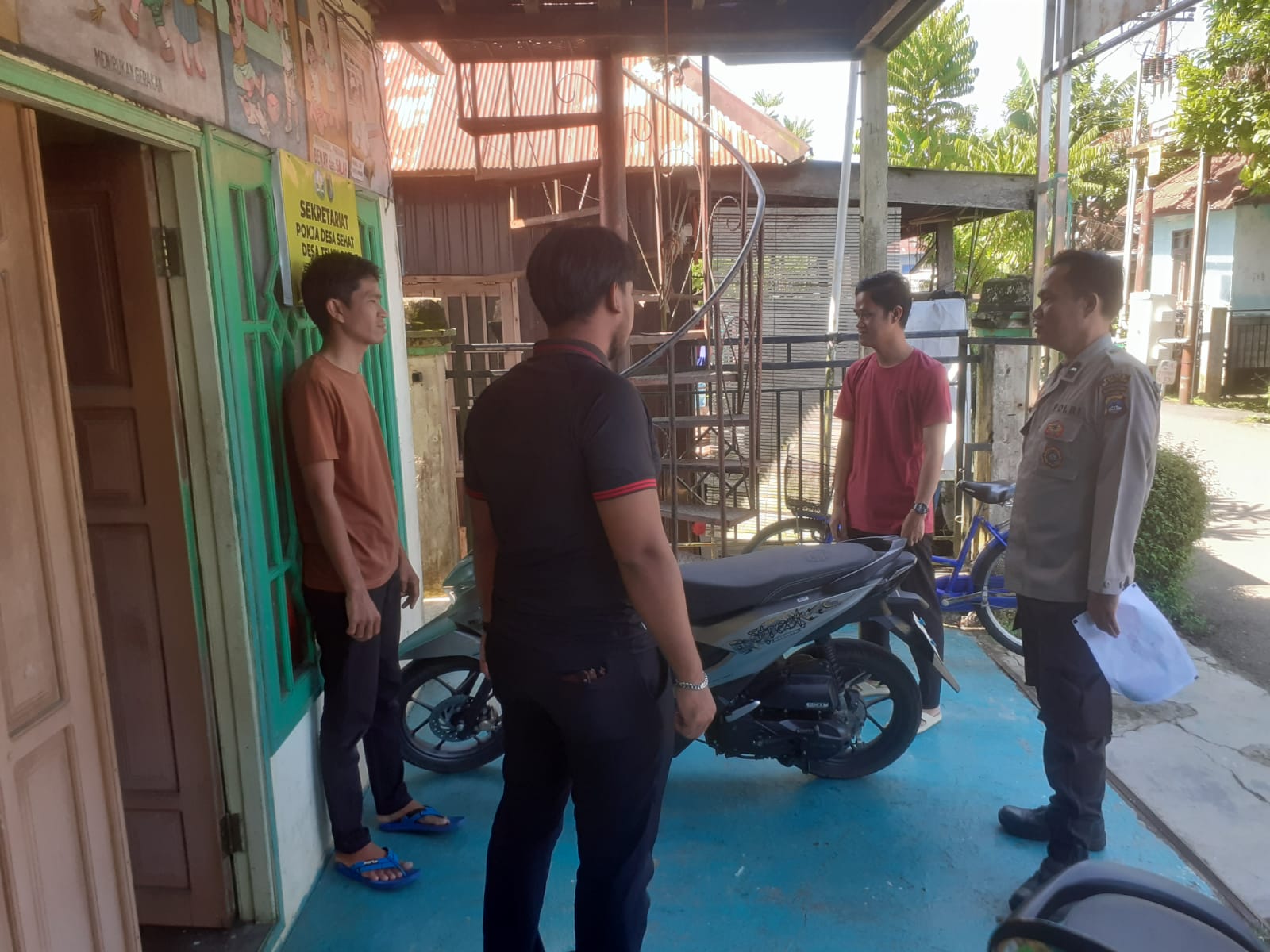 Polsek Sungai Pandan Laksanakan Patroli Dialogis dan Sambang di Desa Teluk Cati, Wujudkan Kamtibmas Kondusif