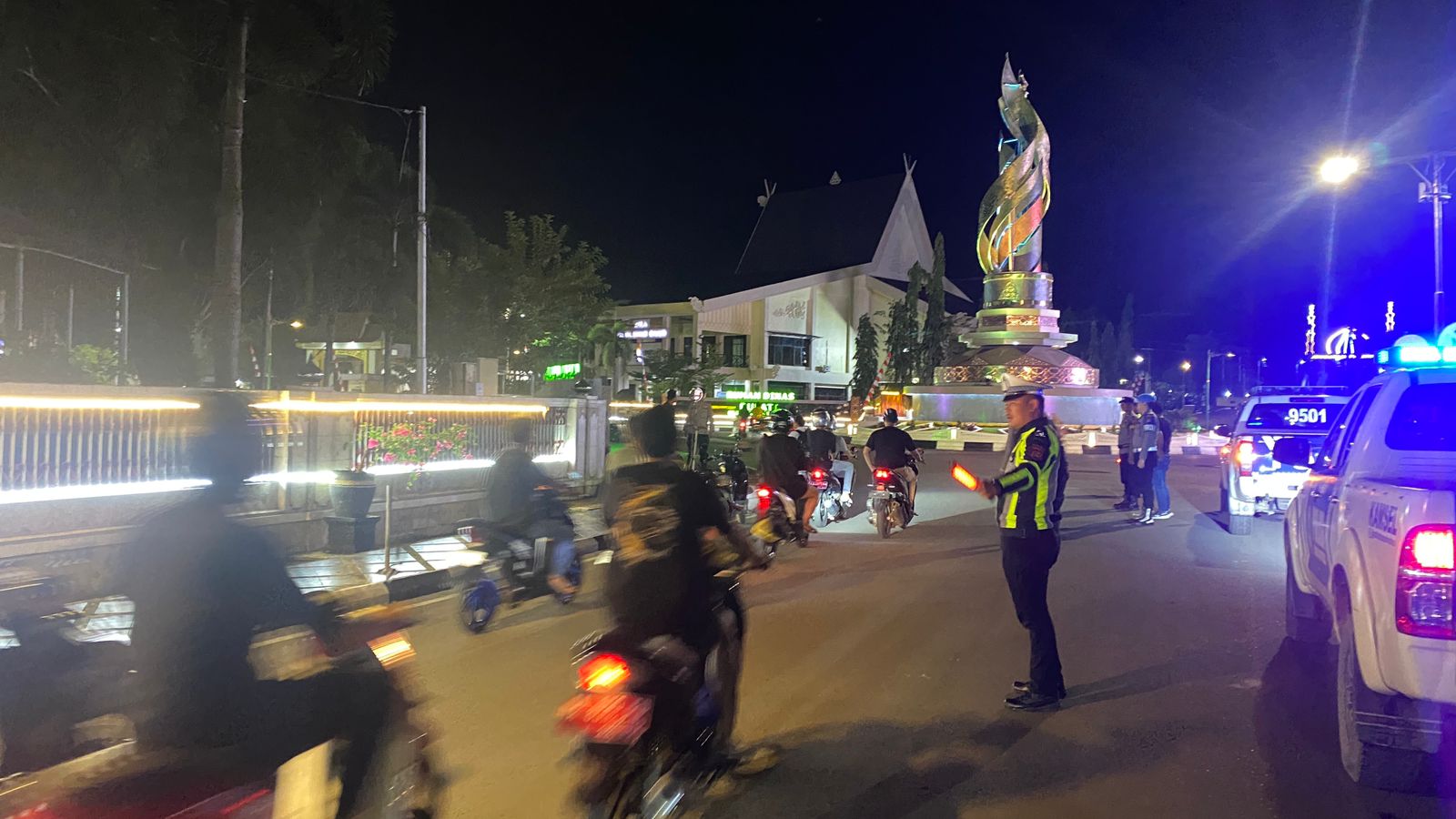 Satlantas Polres HSU Gelar Patroli Malam dan Pengaturan Lalu Lintas, Tertibkan Pelanggaran dan Amankan Expo Amuntai