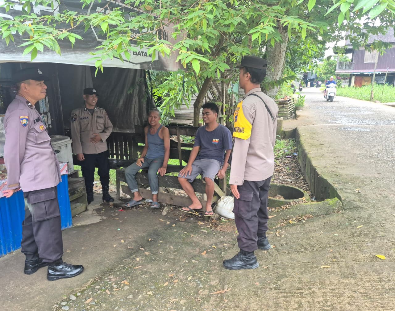 Patroli Dialogis, Sambang, dan Sosialisasi, Polsek Amuntai Selatan Perkuat Kamtibmas di Desa Simpang Empang