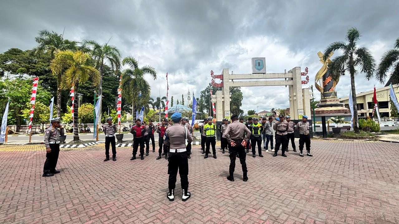 Polres HSU Laksanakan Pengamanan dan Pengaturan Lalu Lintas Kunjungan Ketua KPU RI dan Komisi II DPR RI di Amuntai