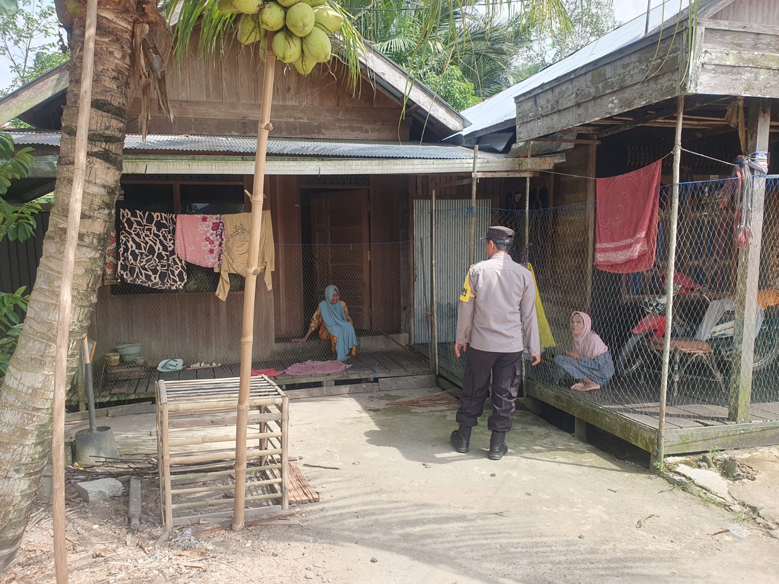Polsek Sungai Pandan Intensifkan Patroli Dialogis dan Sambang di Desa Tambalang untuk Perkuat Kamtibmas