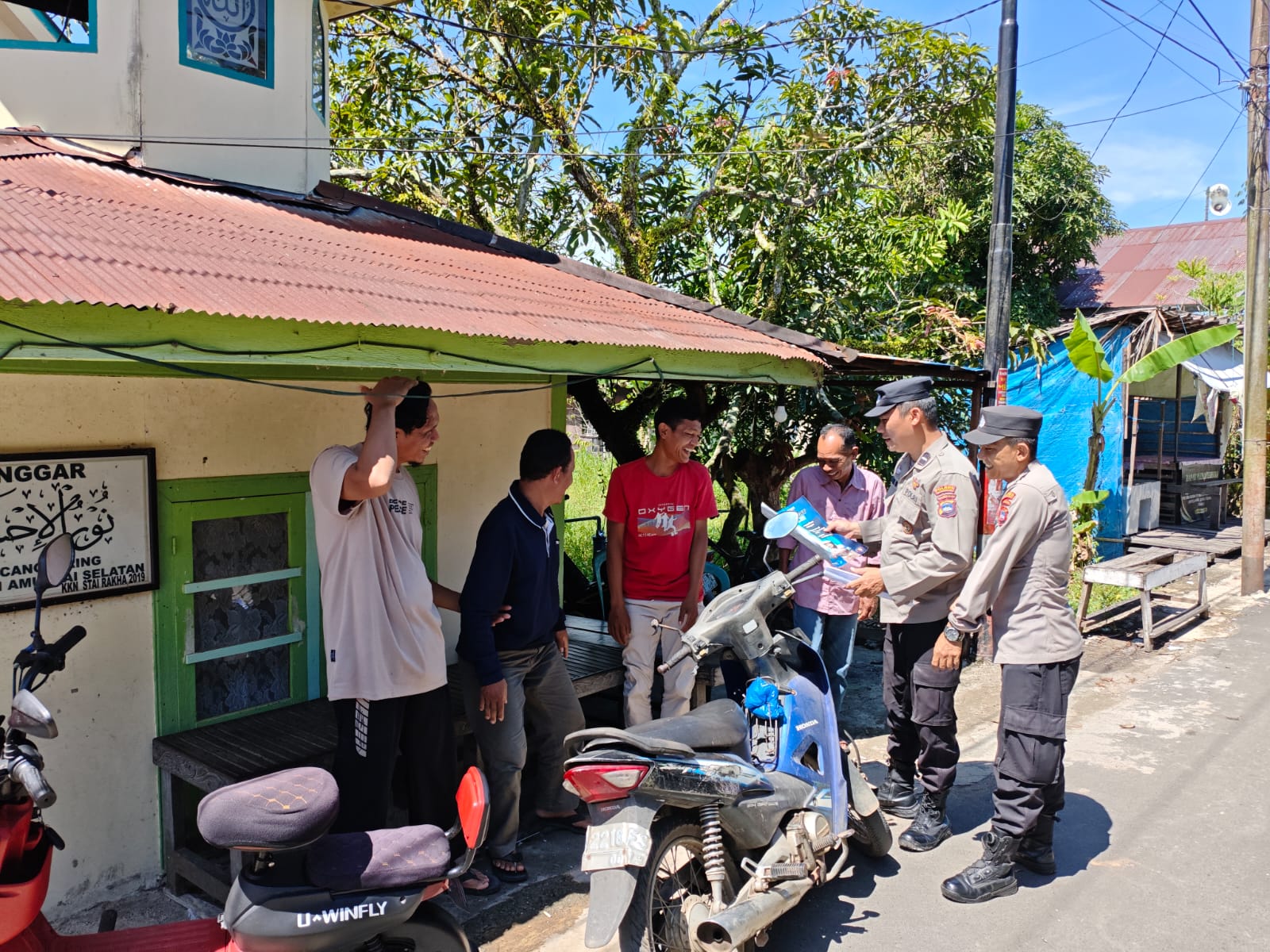 Polres HSU Sosialisasikan Layanan Pengaduan Online Berbasis QR Code di Desa Cangkering