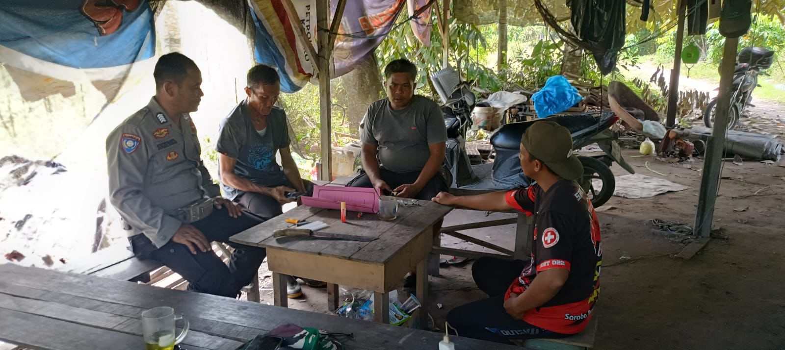 Polsek Amuntai Utara Laksanakan Patroli Dialogis dan Himbauan Kamtibmas untuk Cegah Gangguan Keamanan Sejak Dini