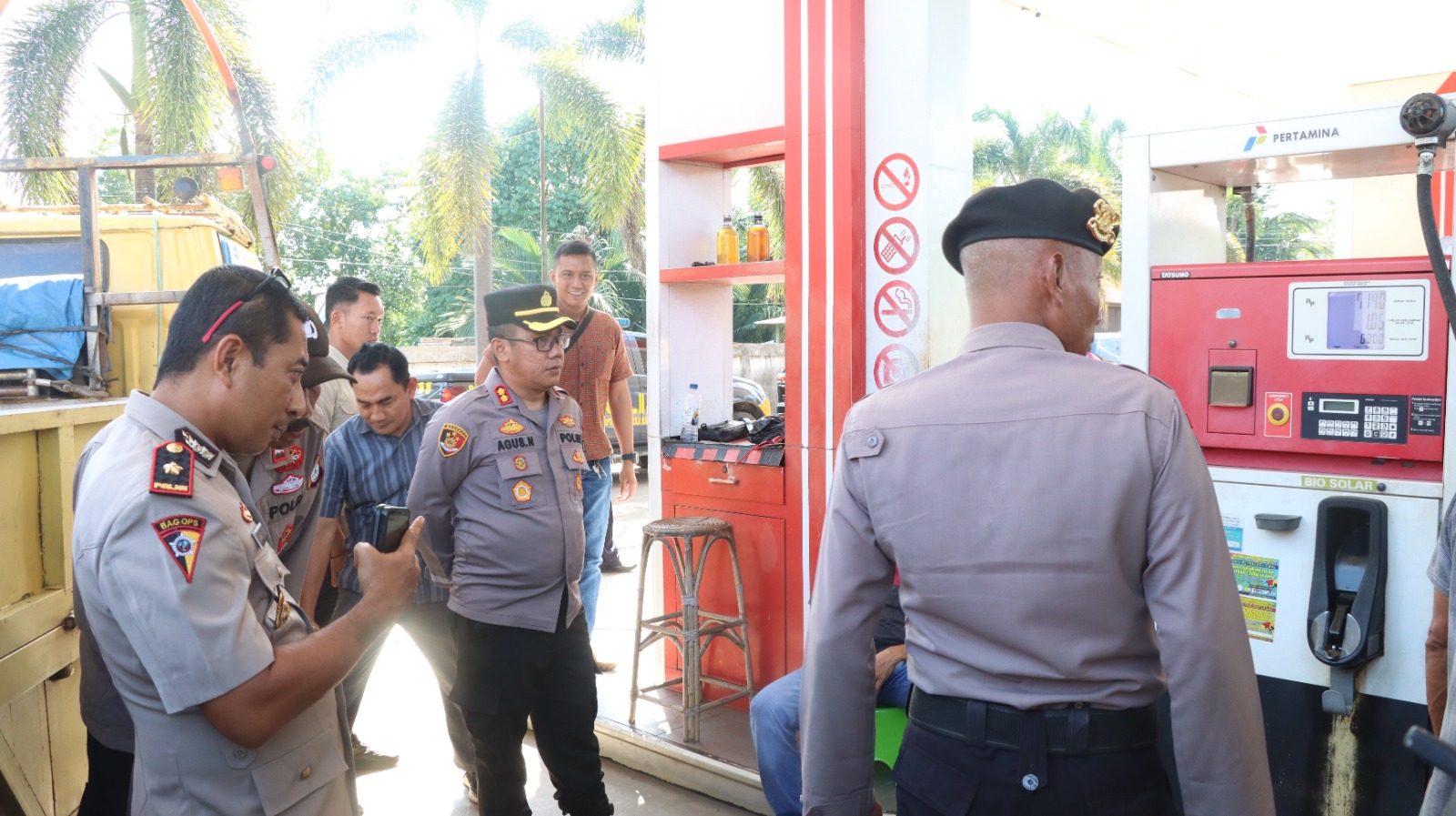 Kapolres HSU Turun Langsung ke SPBU Banjang, Pastikan Distribusi Solar untuk Angkutan Roda Empat Berjalan Tertib dan Aman