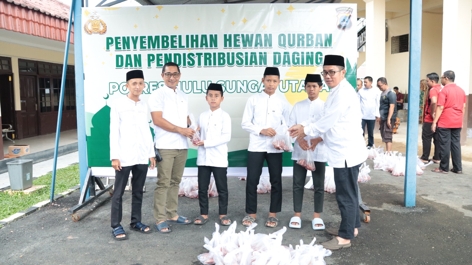 Khidmat dan Penuh Kebersamaan, Polres HSU Gelar Sholat Idul Adha 1447 H dan Bagikan Daging Kurban kepada Masyarakat