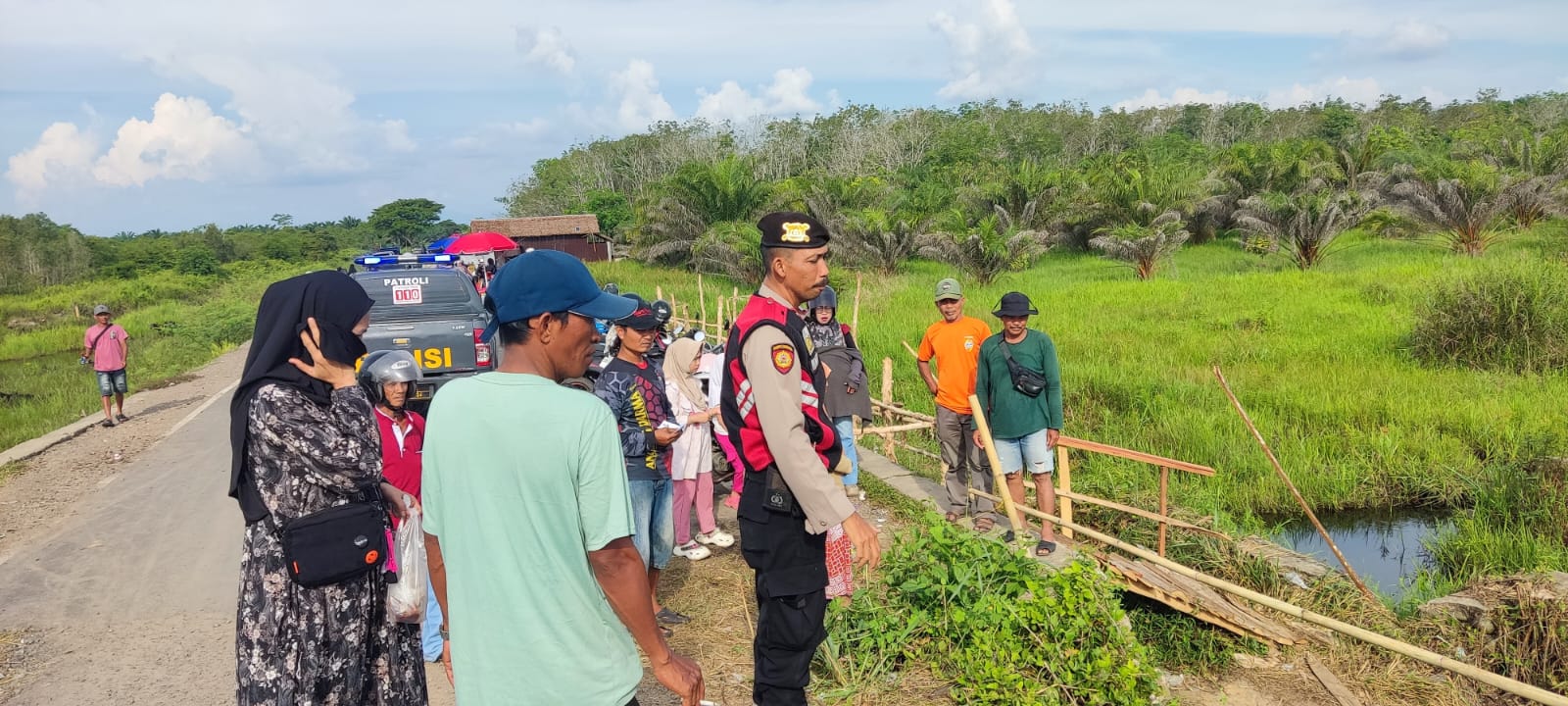 Polsek Banjang Gelar Patroli Dialogis dan Sampaikan Himbauan Kamtibmas di Desa Pulau Damar